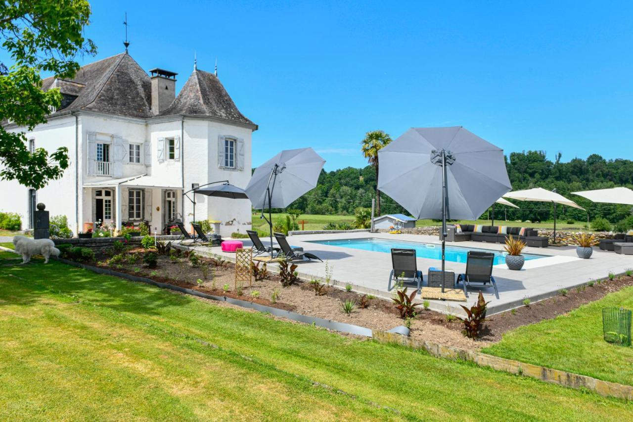 Chateau de Heaas Feas Buitenkant foto